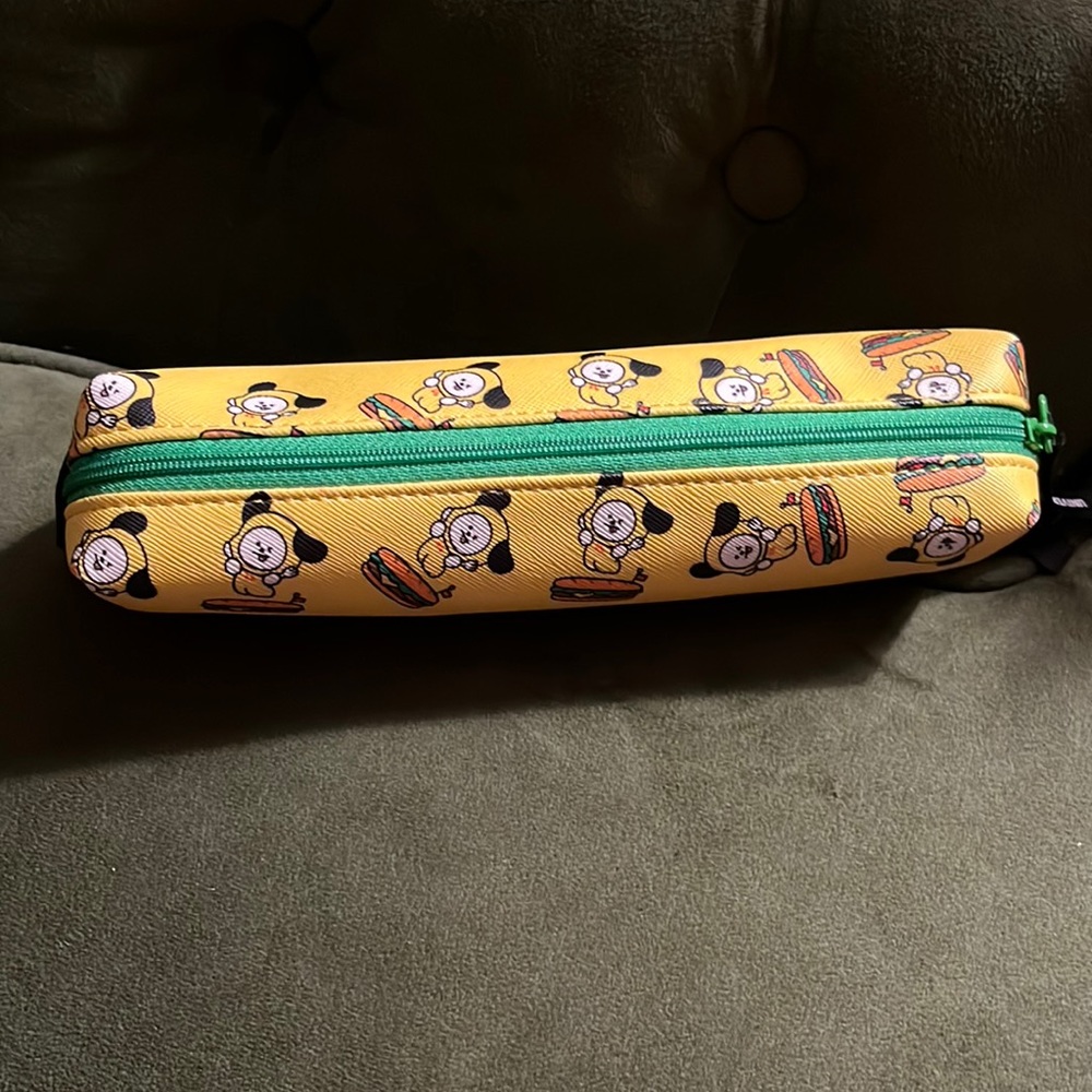 Final price drop🎄 BT21 Chimmy pencil case💜